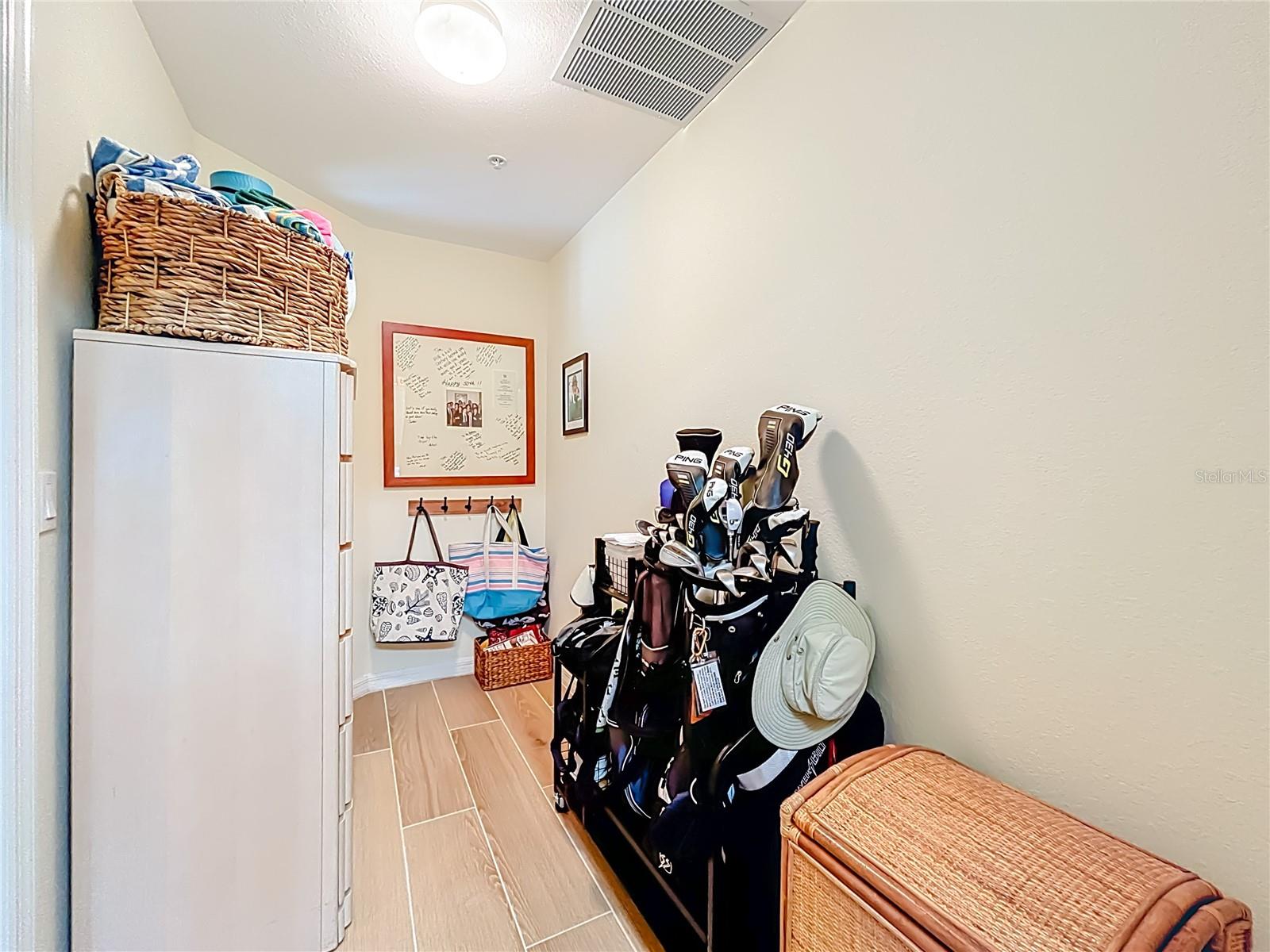 Image 28 of 39 For 960 Cooper Street 203