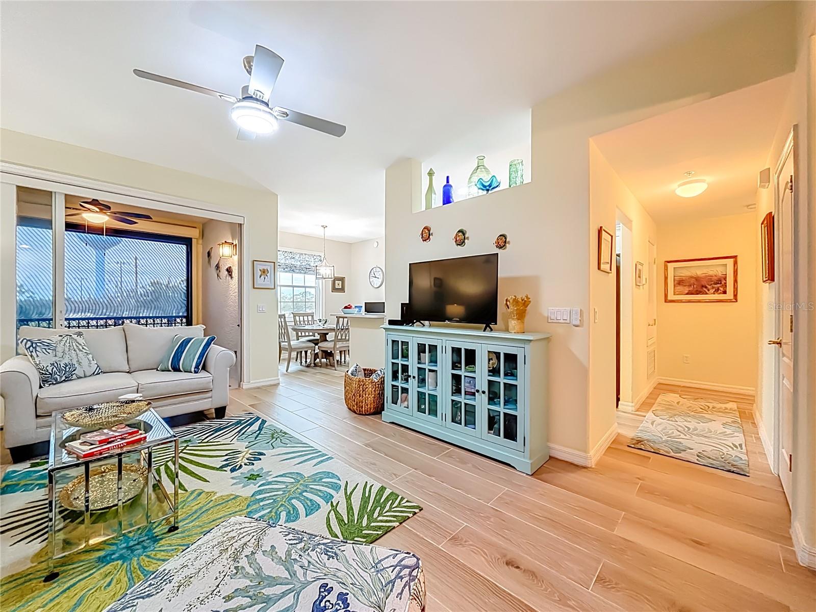 Image 8 of 39 For 960 Cooper Street 203