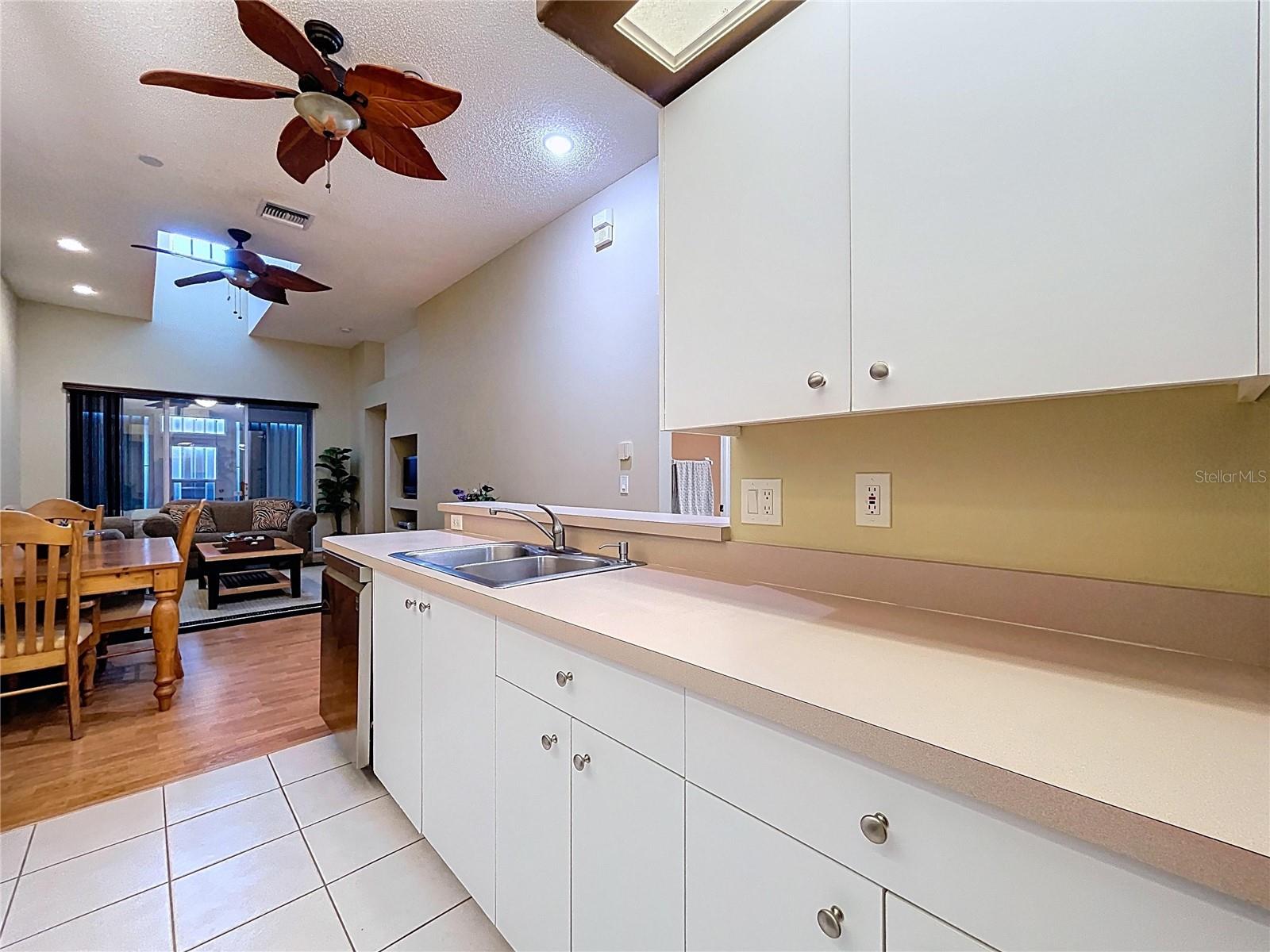 Image 10 of 52 For 248 Hemingway Drive