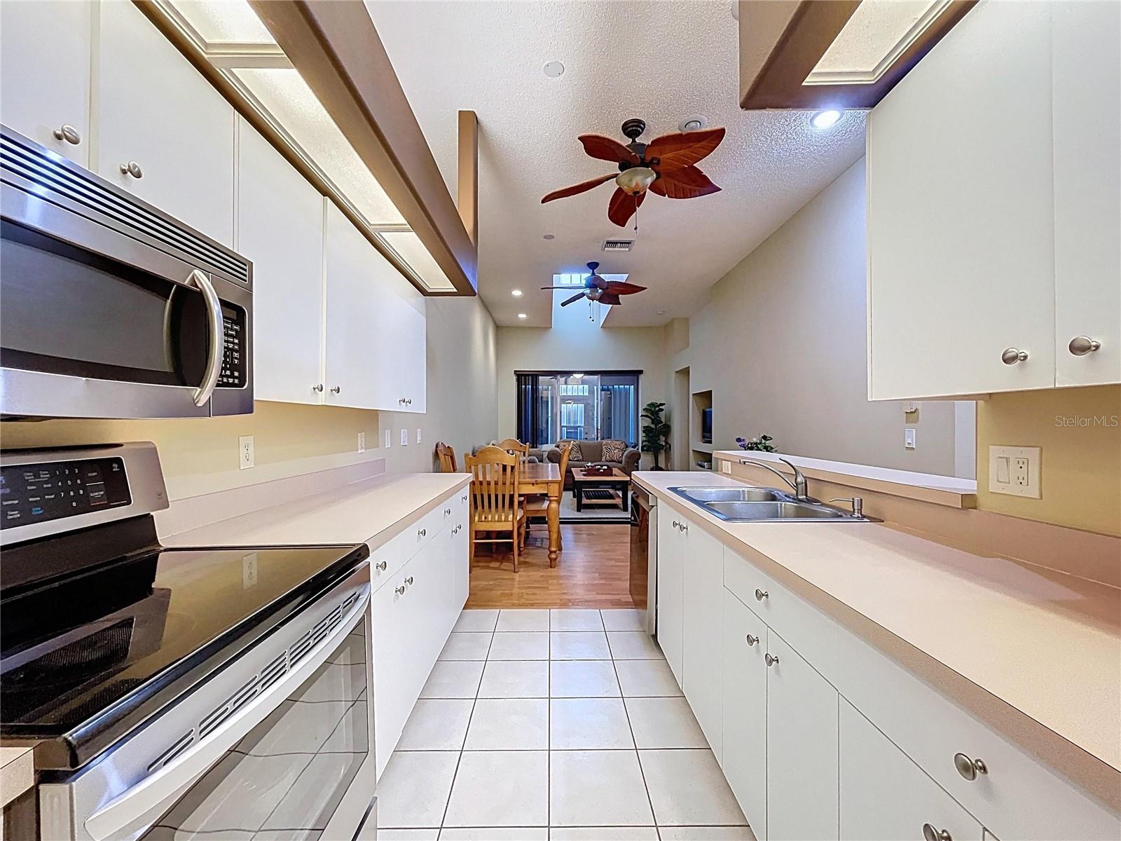 Image 14 of 52 For 248 Hemingway Drive