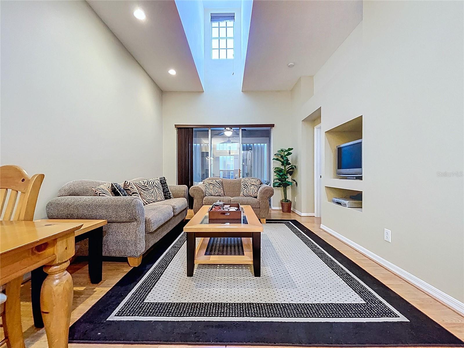 Image 16 of 52 For 248 Hemingway Drive