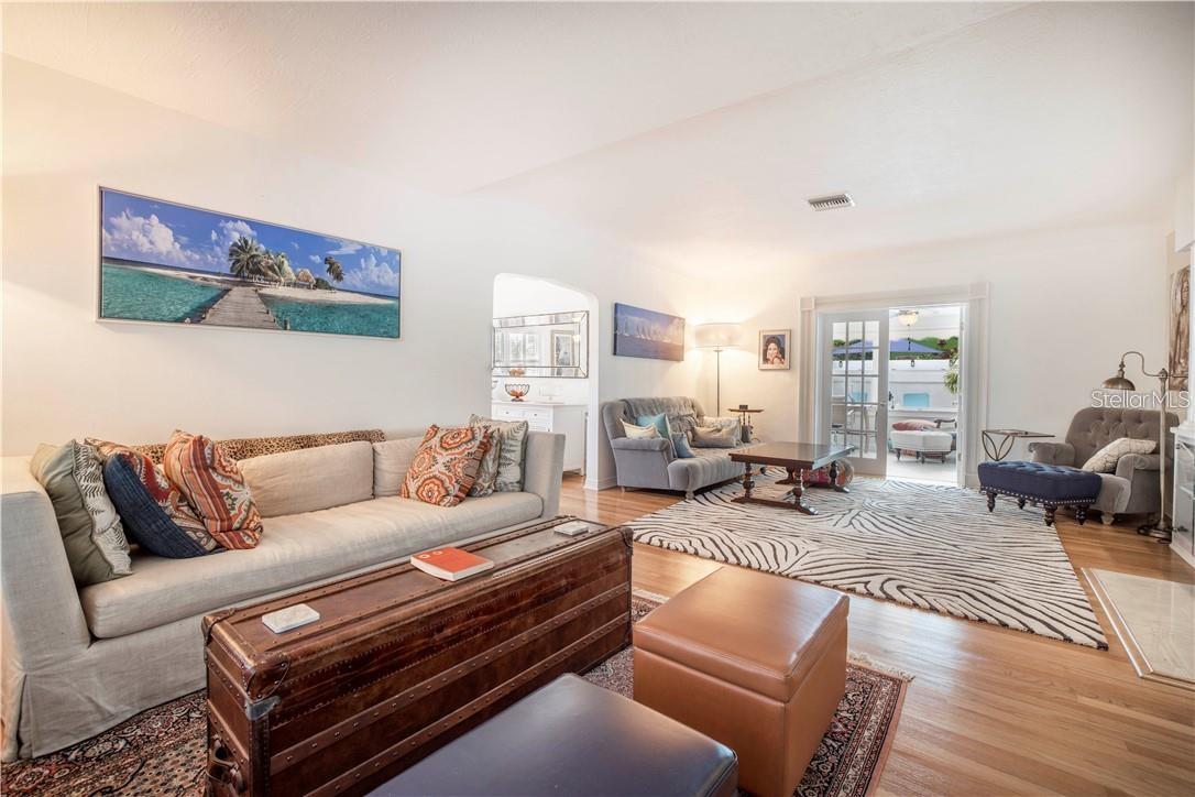 Image 5 of 40 For 2200 2nd Street N