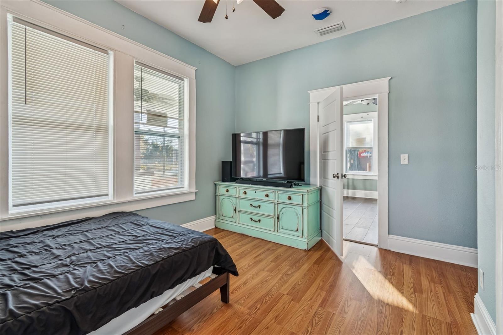 Image 26 of 65 For 1512 26th Avenue E