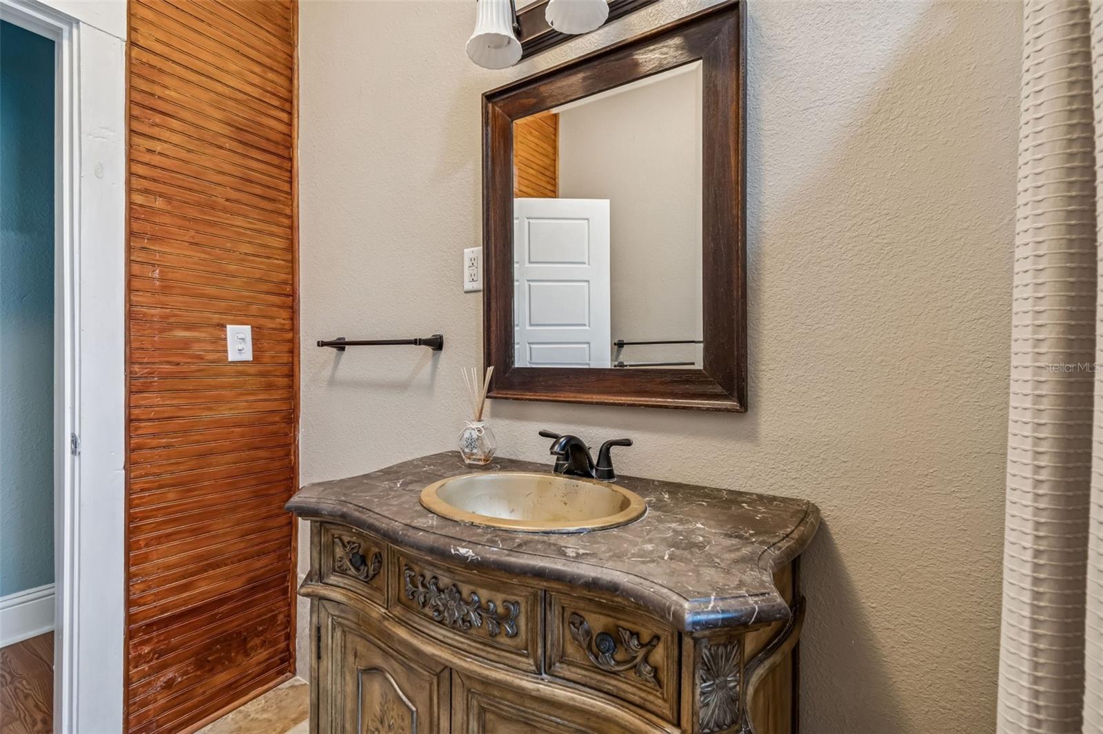 Image 28 of 65 For 1512 26th Avenue E