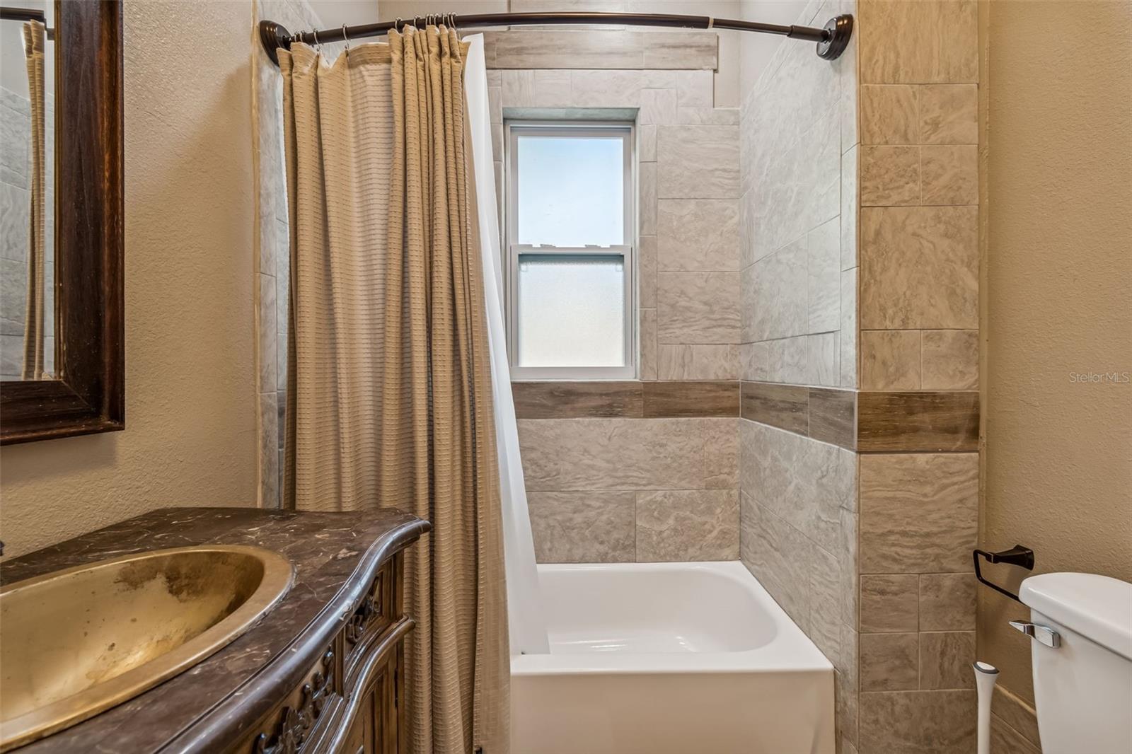 Image 29 of 65 For 1512 26th Avenue E