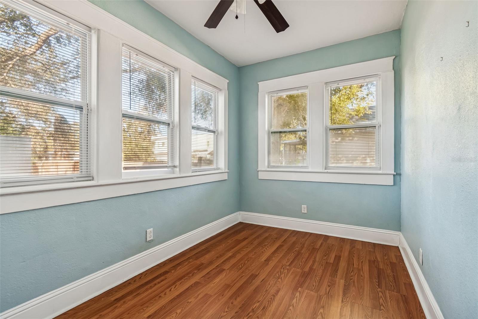 Image 31 of 65 For 1512 26th Avenue E