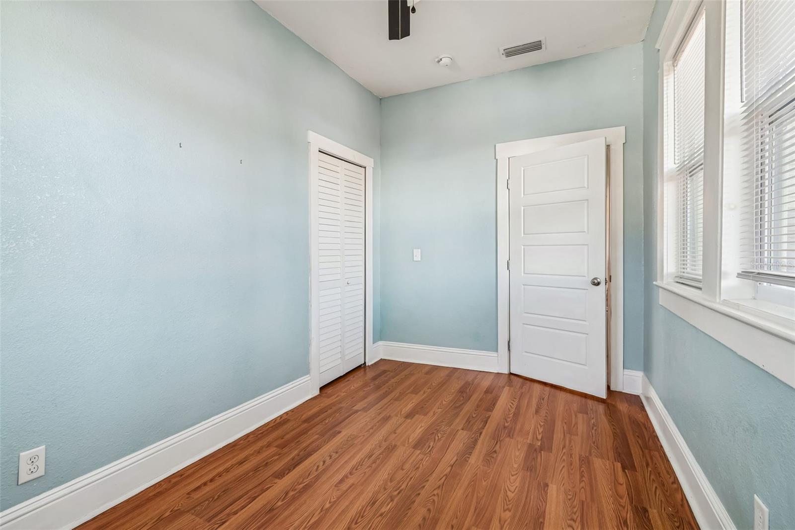 Image 33 of 65 For 1512 26th Avenue E