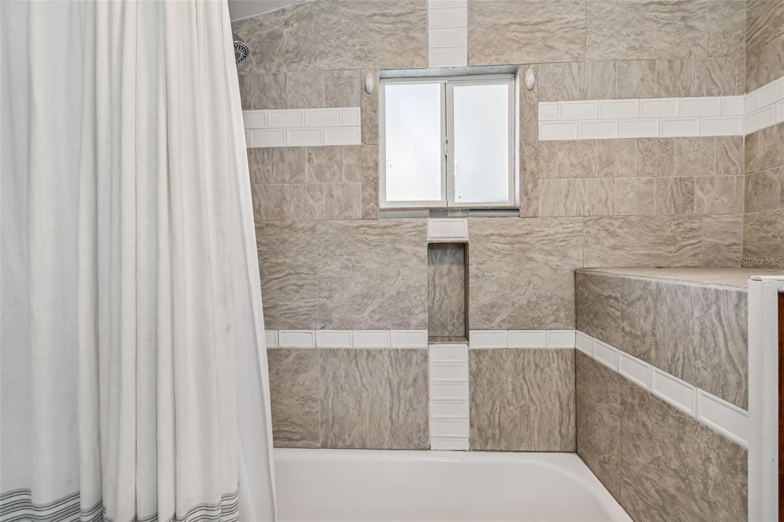 Image 7 of 65 For 1512 26th Avenue E