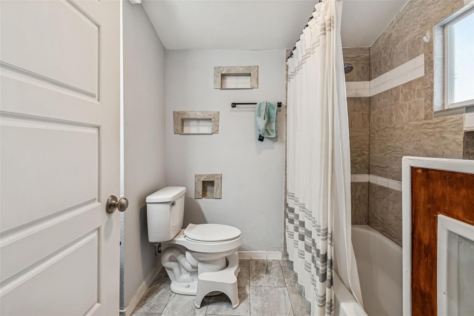 Image 8 of 65 For 1512 26th Avenue E