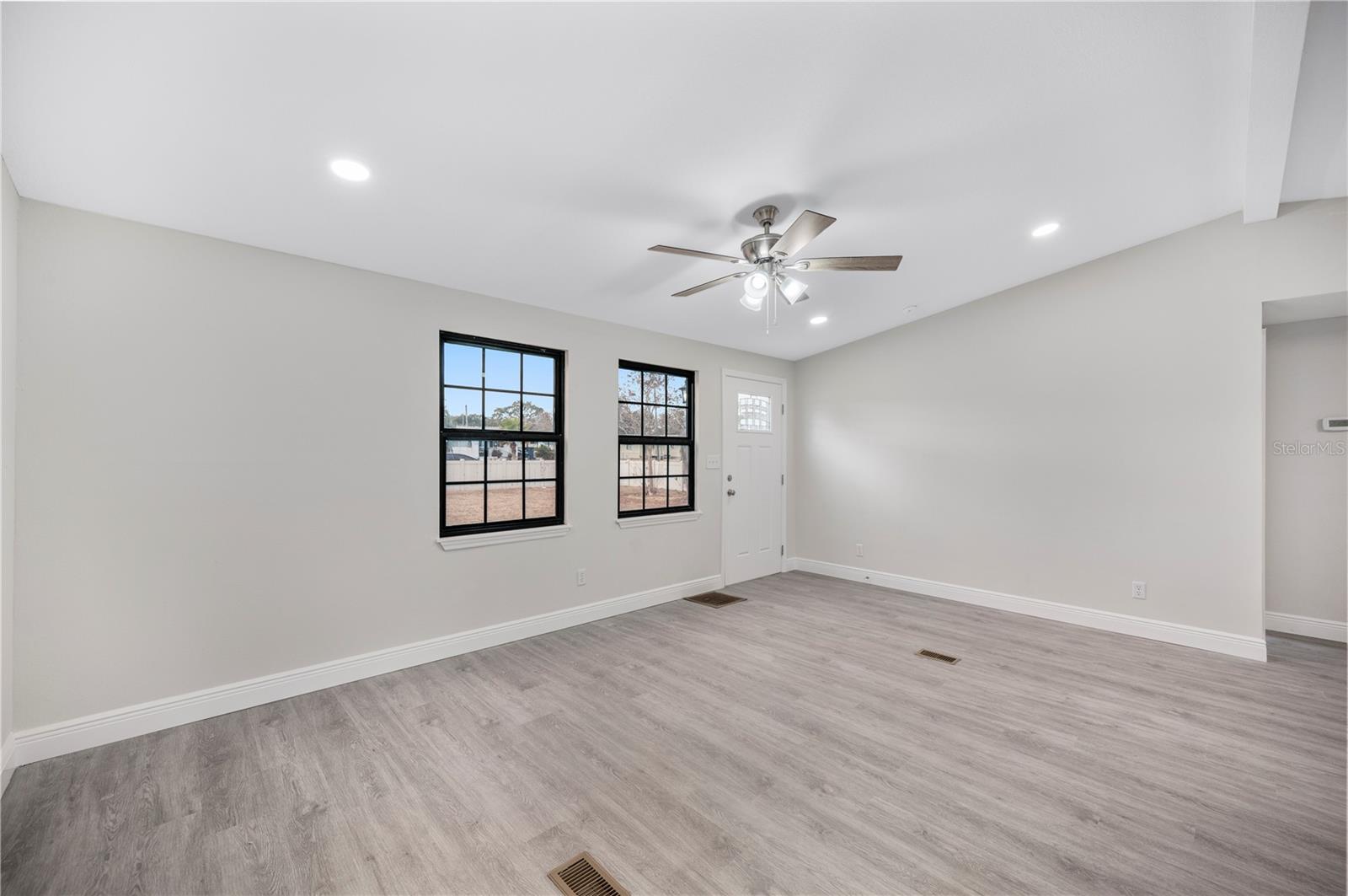 Image 17 of 33 For 217 Clearwater Avenue