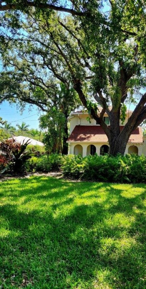 Image 7 of 26 For 219 24th Street W