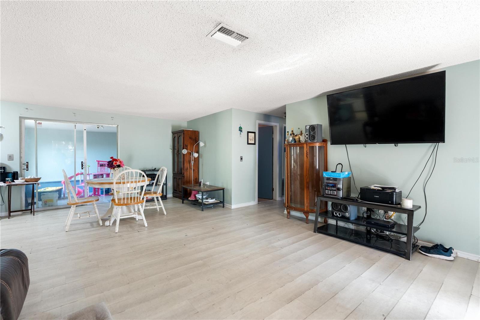 Image 13 of 22 For 7207 Country Club Drive