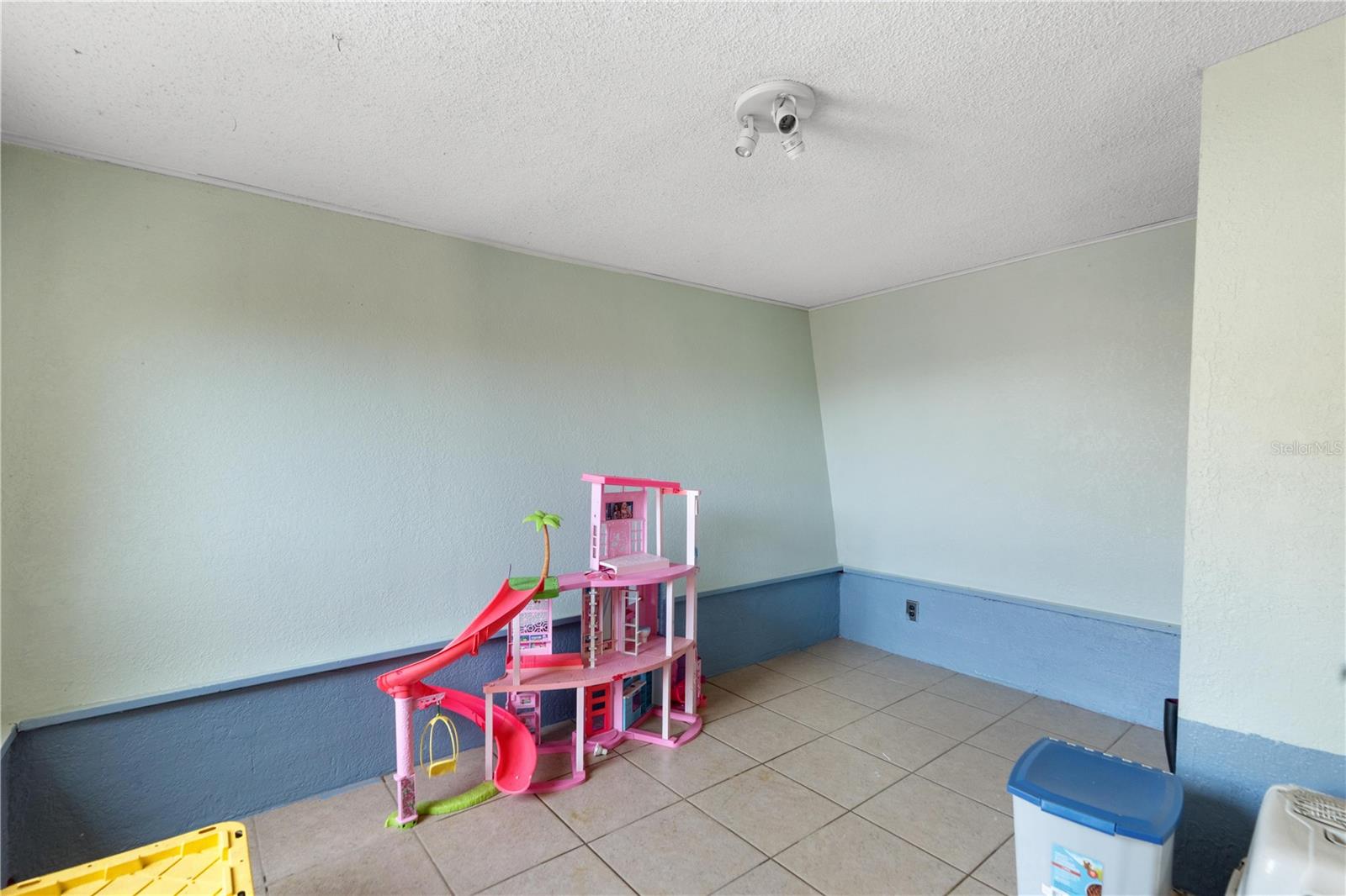 Image 15 of 22 For 7207 Country Club Drive