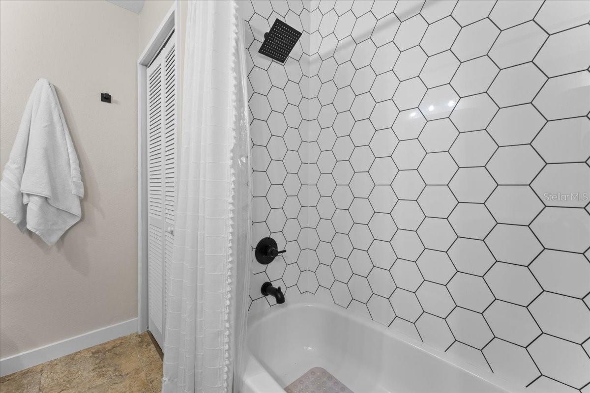 Image 28 of 44 For 40 Shamrock Way 40