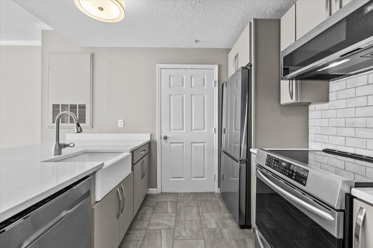 Image 7 of 39 For 800 Dakota Avenue 206