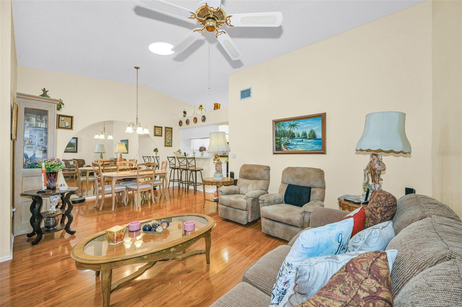 Image 10 of 52 For 8202 Leafy Court