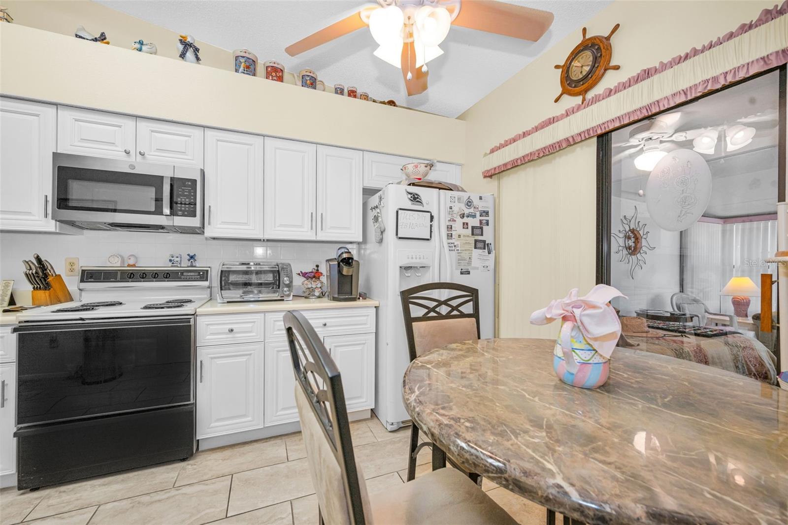 Image 19 of 52 For 8202 Leafy Court