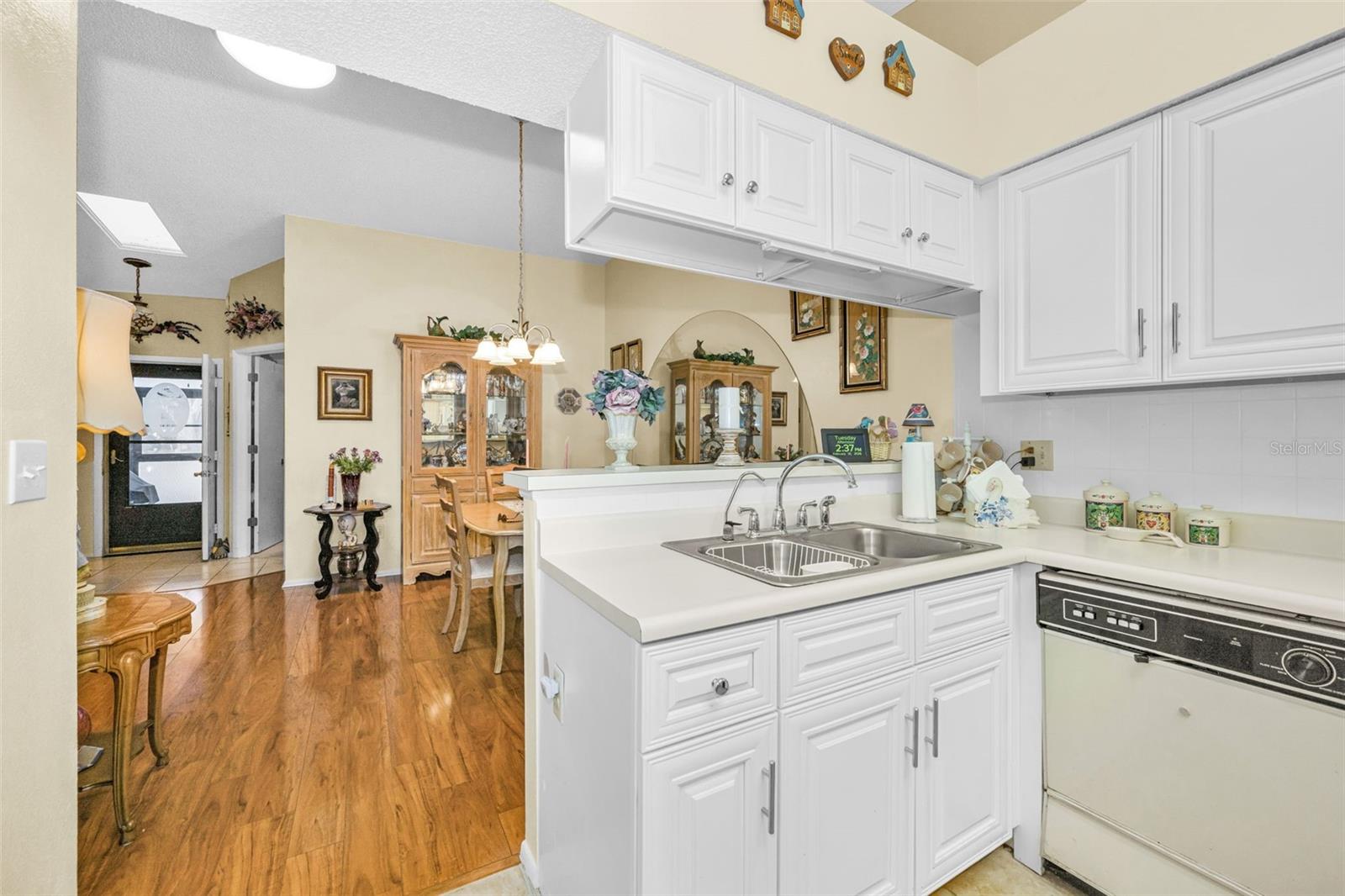 Image 21 of 52 For 8202 Leafy Court