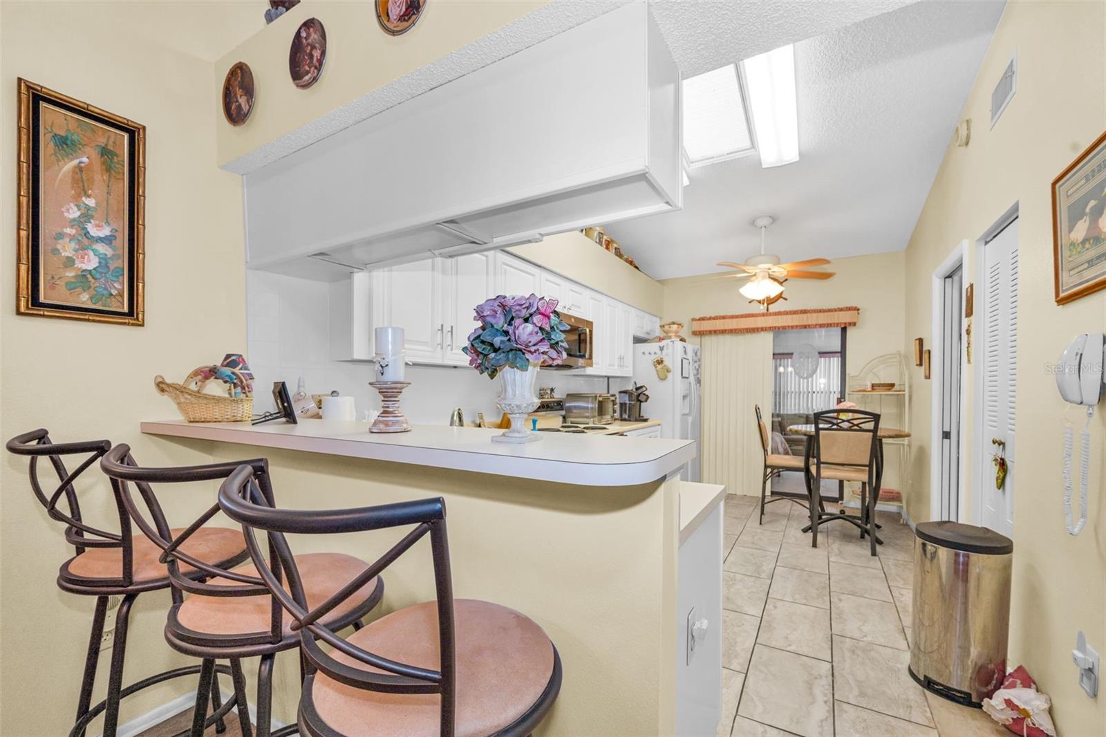 Image 22 of 52 For 8202 Leafy Court