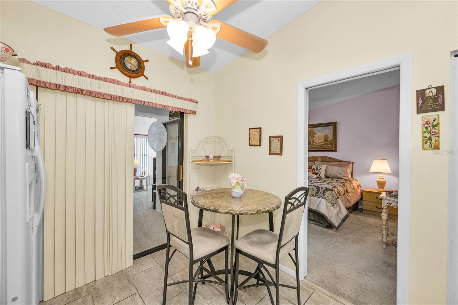 Image 23 of 52 For 8202 Leafy Court