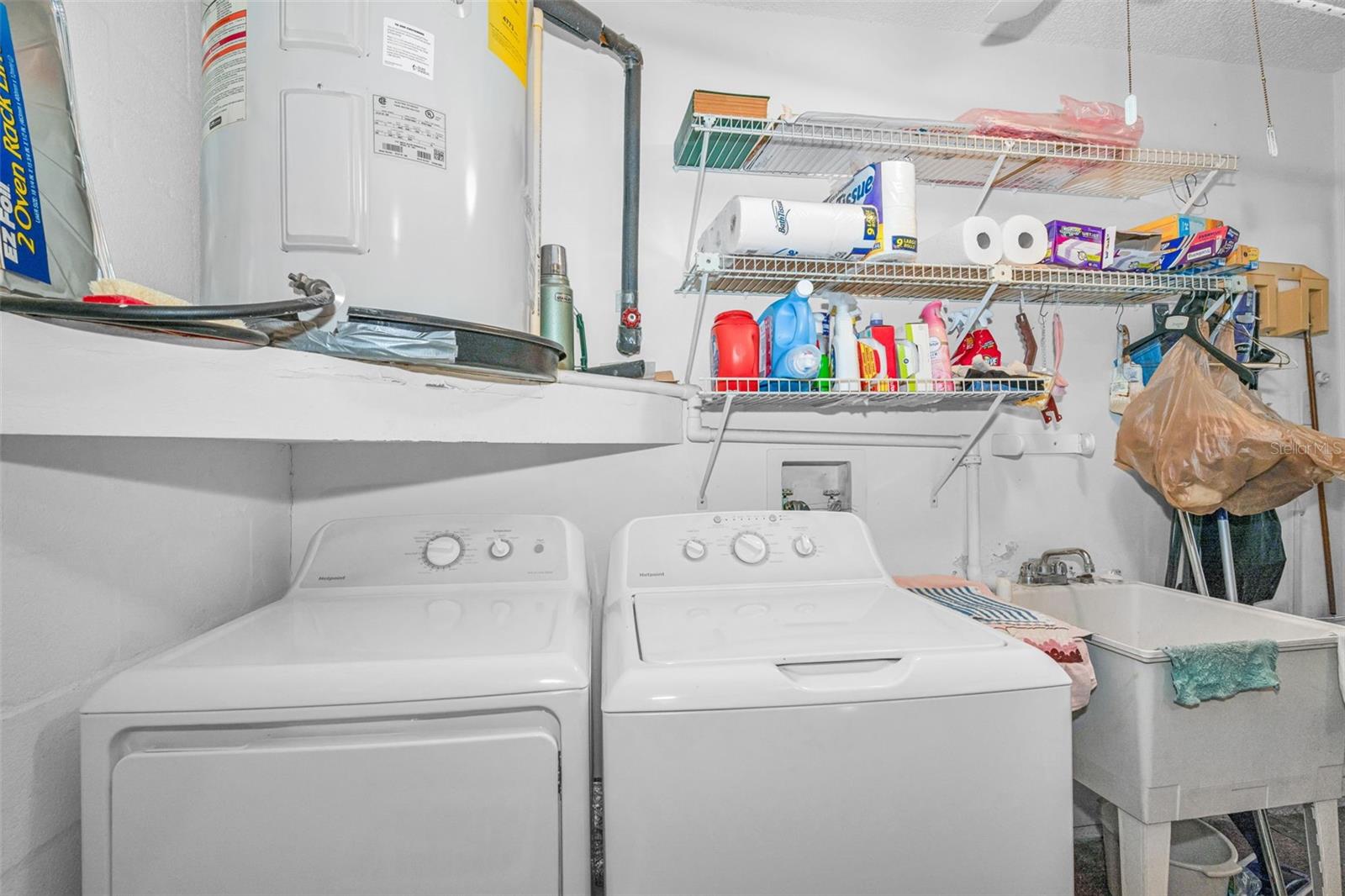 Image 33 of 52 For 8202 Leafy Court