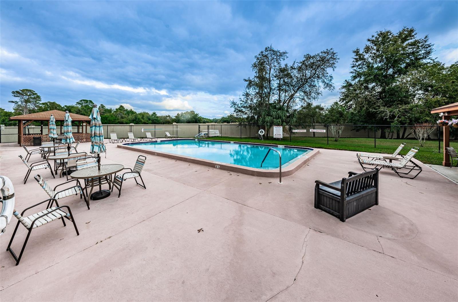 Image 44 of 52 For 8202 Leafy Court