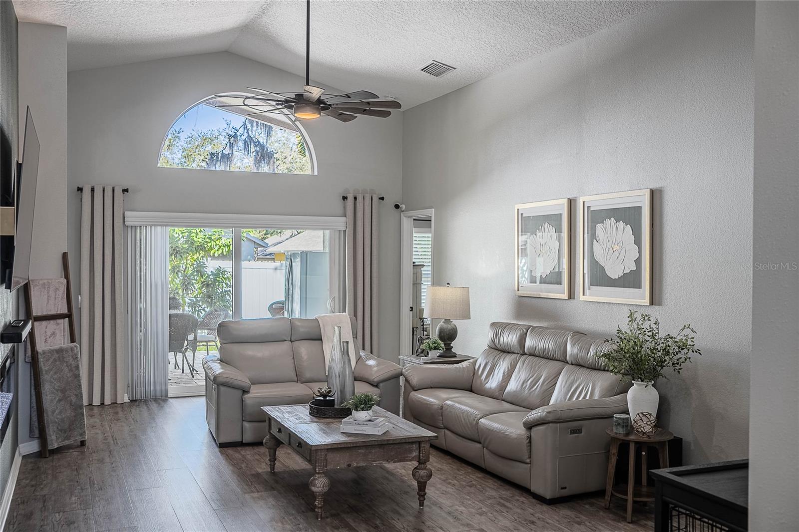 Listing photo id 8 for 2524 Siena Way