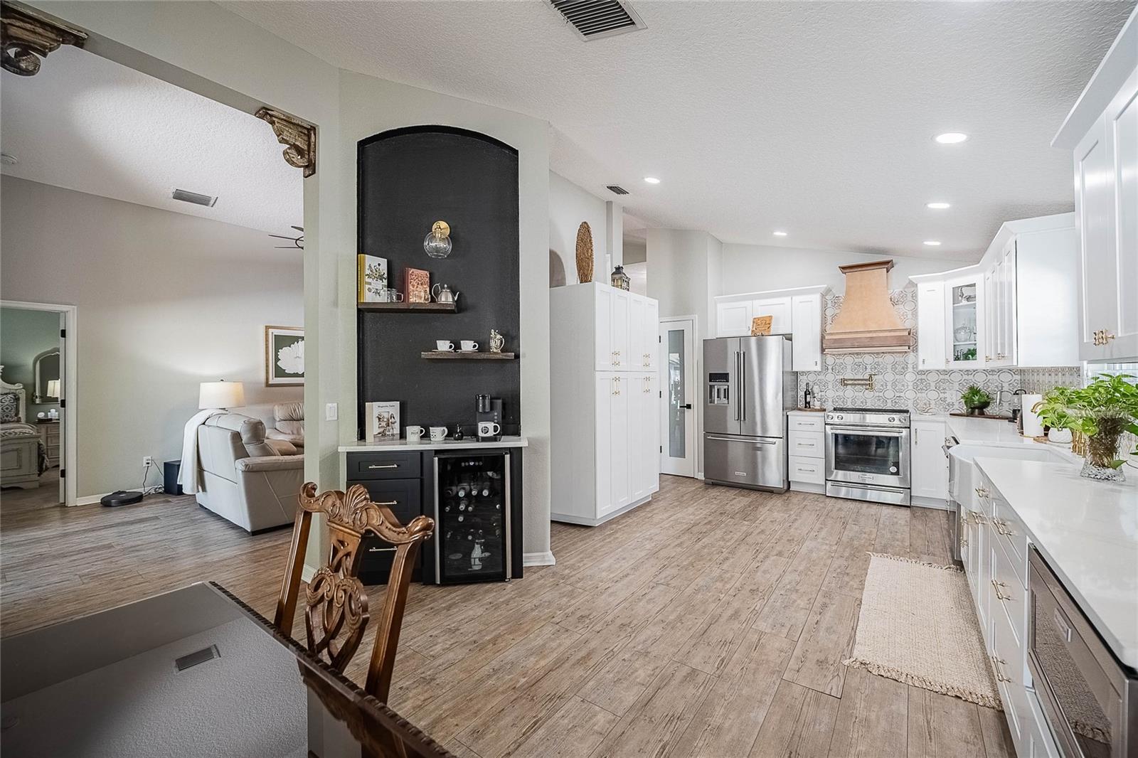 Listing photo id 12 for 2524 Siena Way