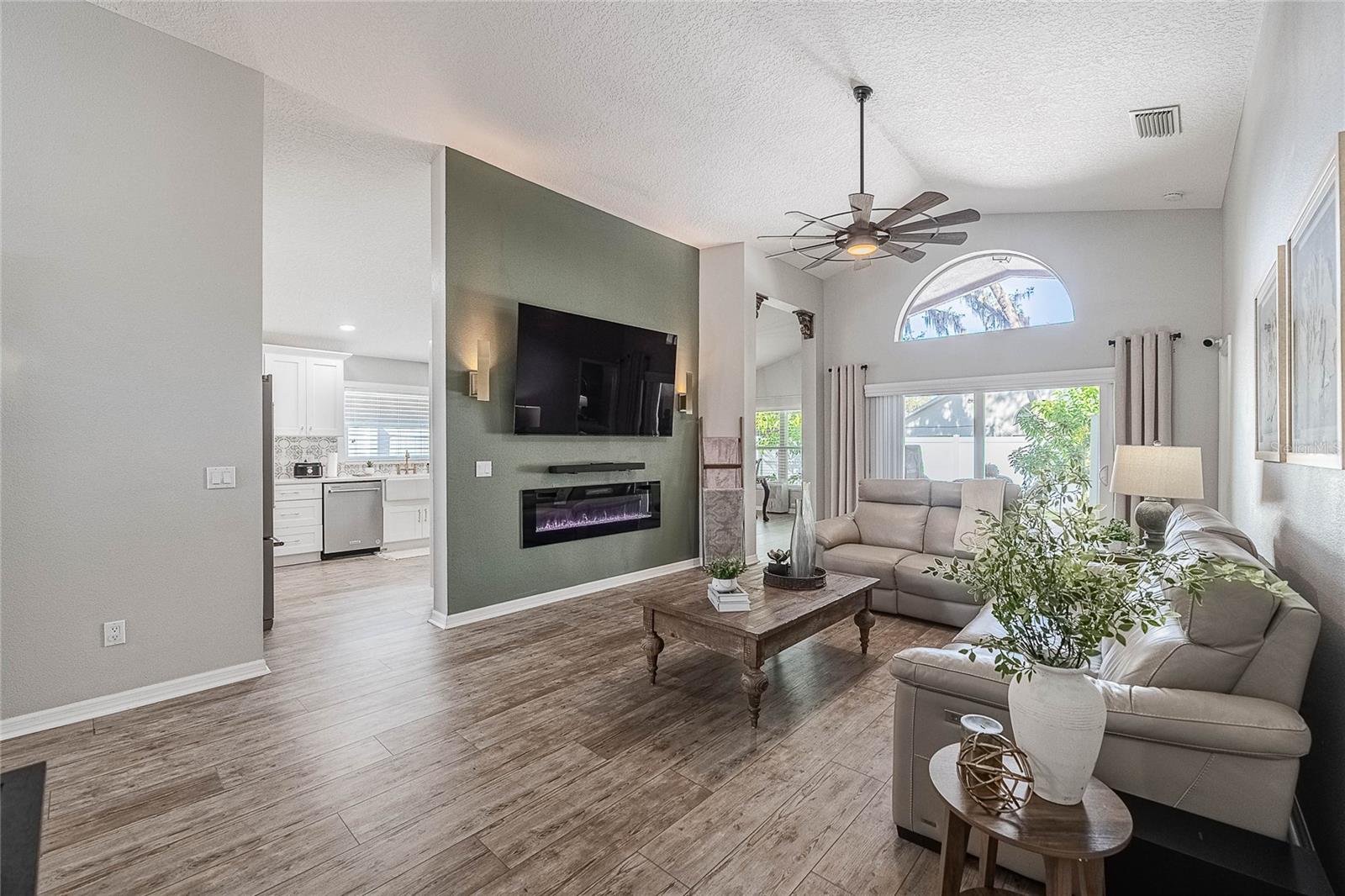 Listing photo id 5 for 2524 Siena Way