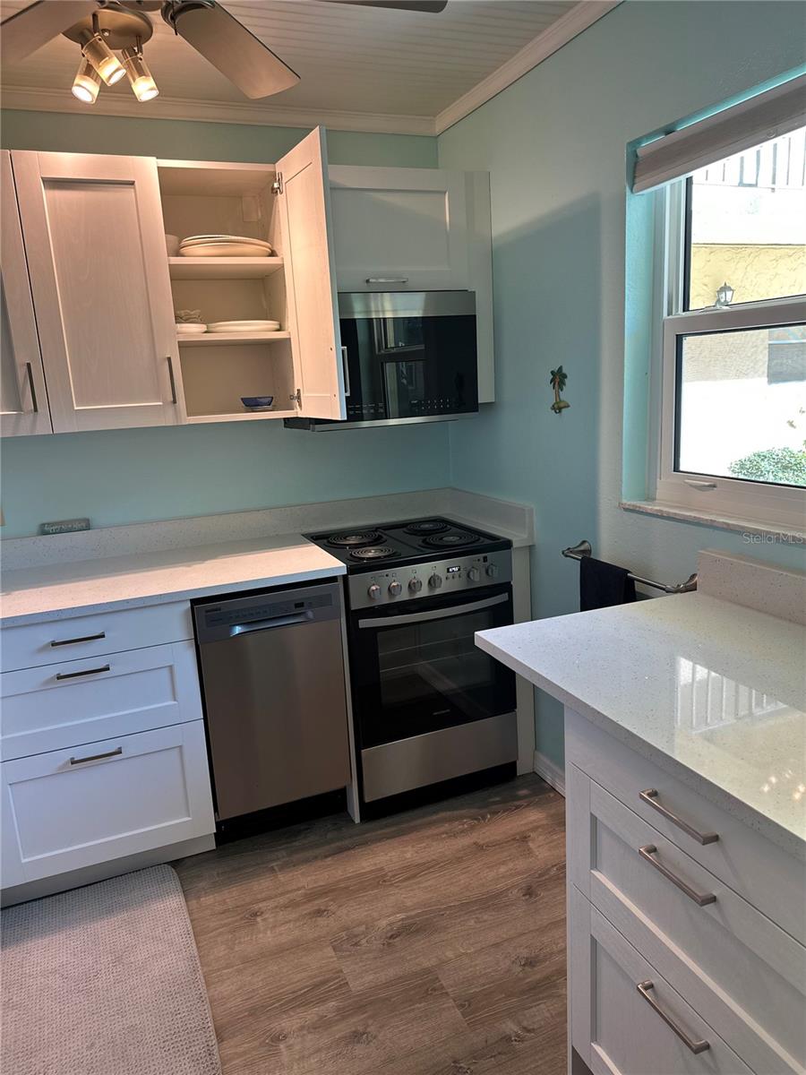 Image 11 of 44 For 11485 Oakhurst Road 200-114