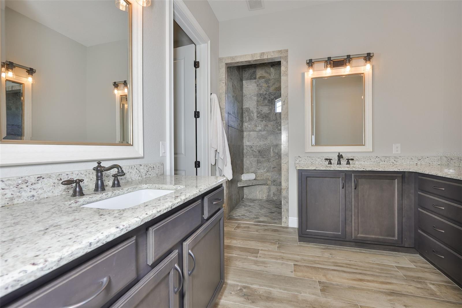 Image 24 of 100 For 7510 Lithia Pinecrest Road