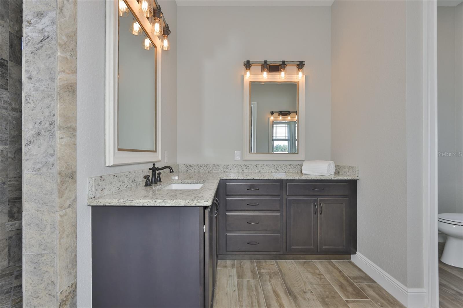 Image 25 of 100 For 7510 Lithia Pinecrest Road