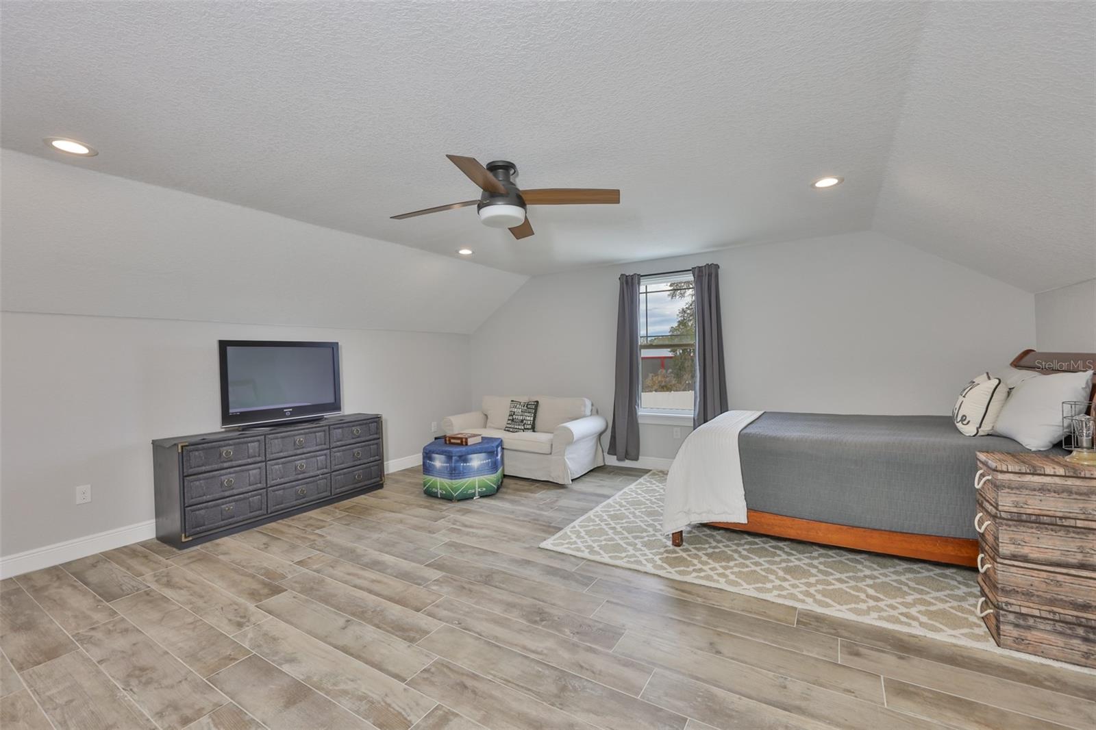 Image 44 of 100 For 7510 Lithia Pinecrest Road