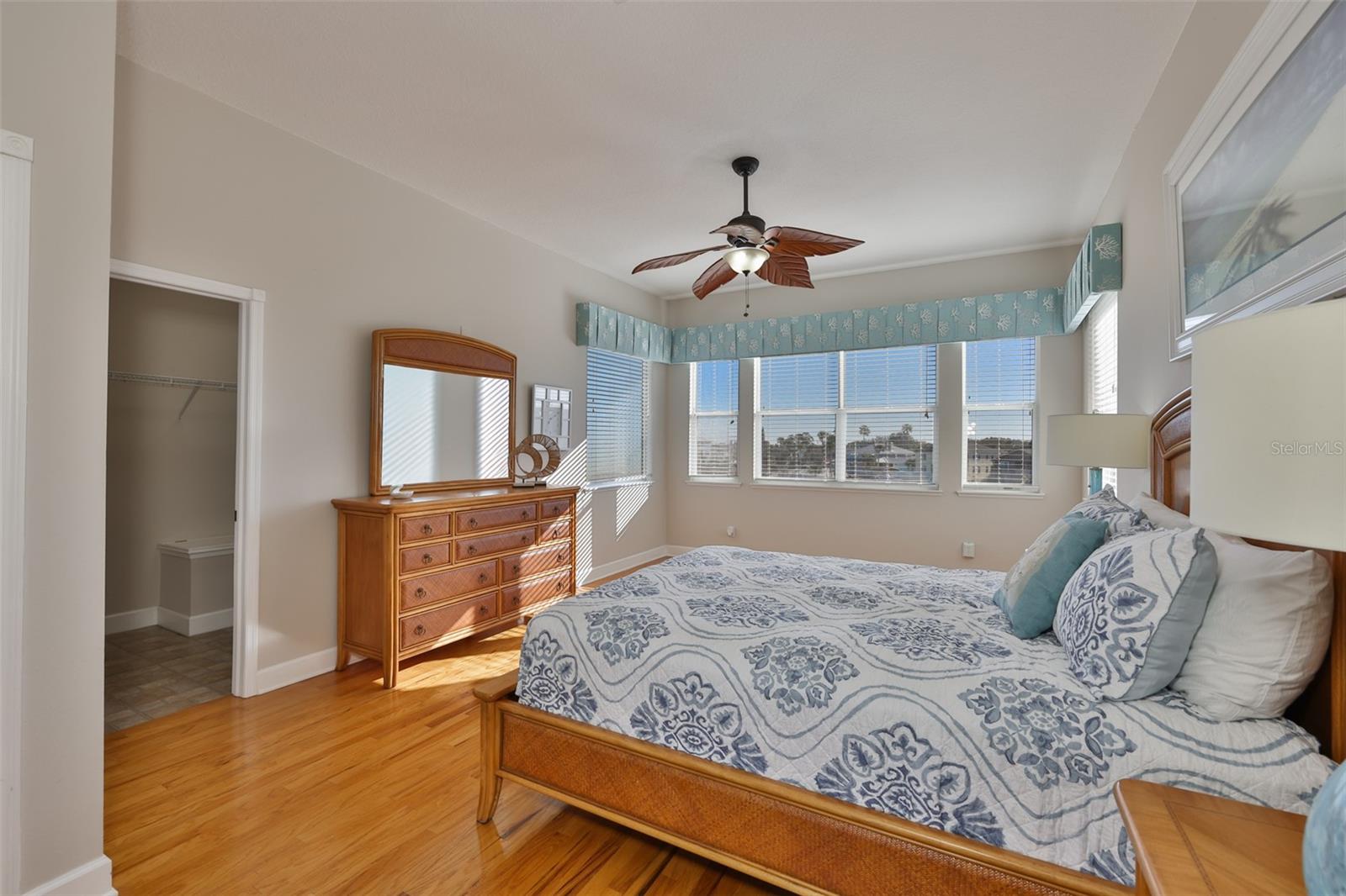 Image 32 of 63 For 6026 Seaside Drive