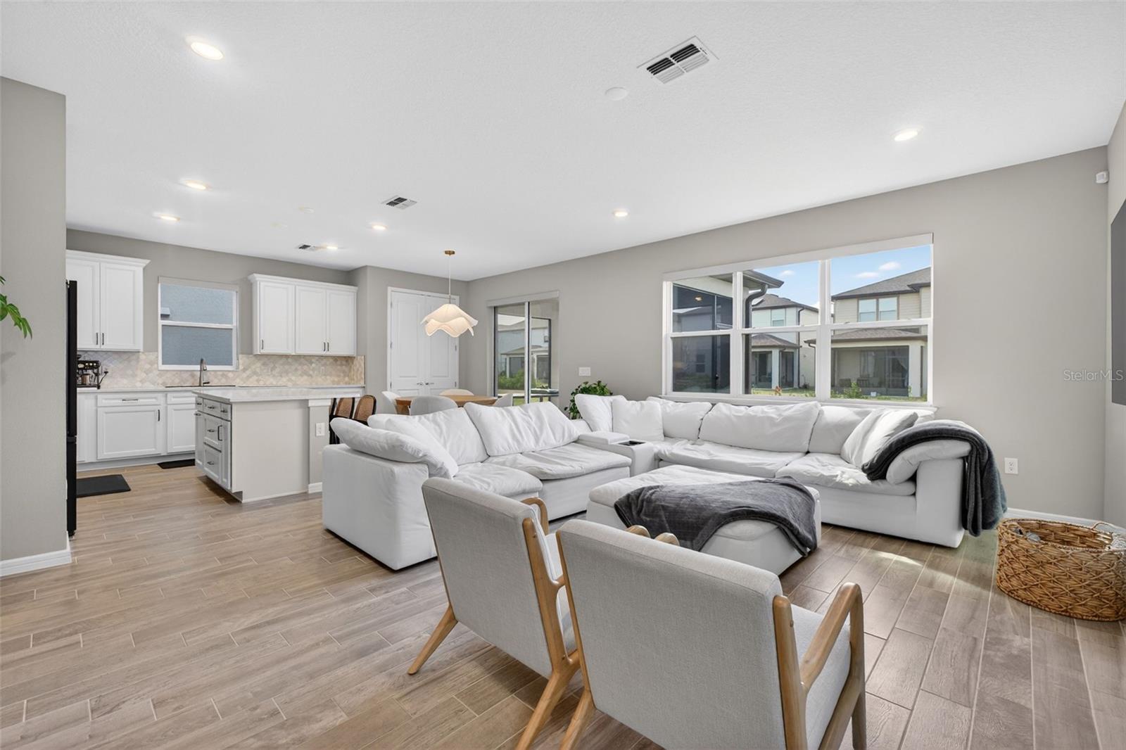 Listing photo id 11 for 18132 Ramble On Way