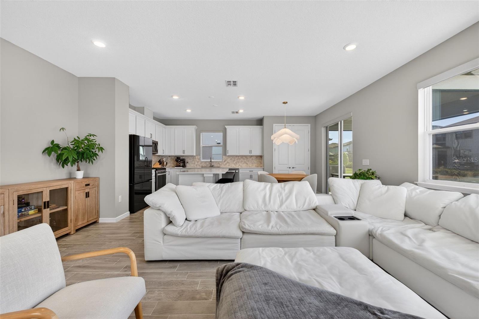 Listing photo id 13 for 18132 Ramble On Way