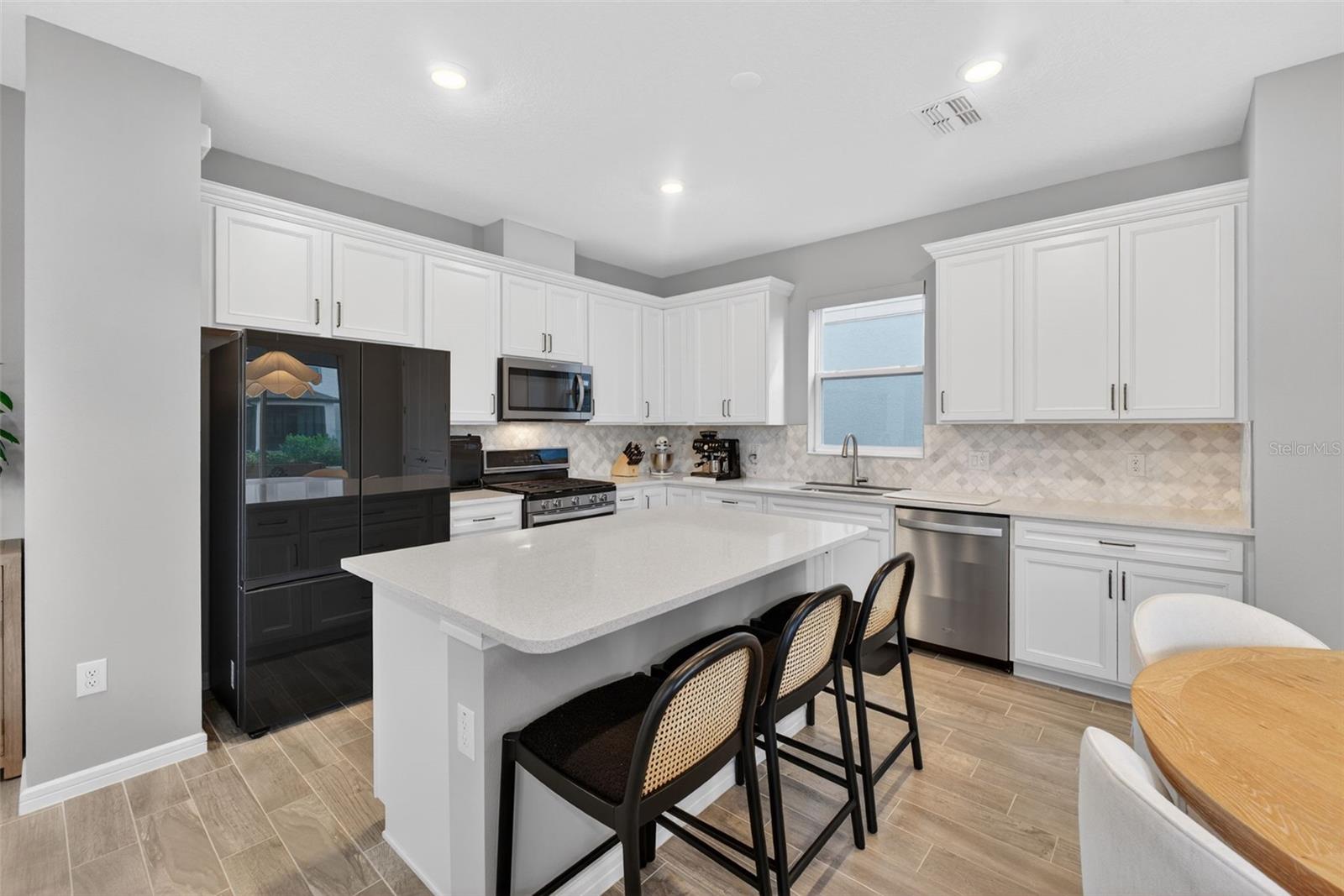 Listing photo id 21 for 18132 Ramble On Way