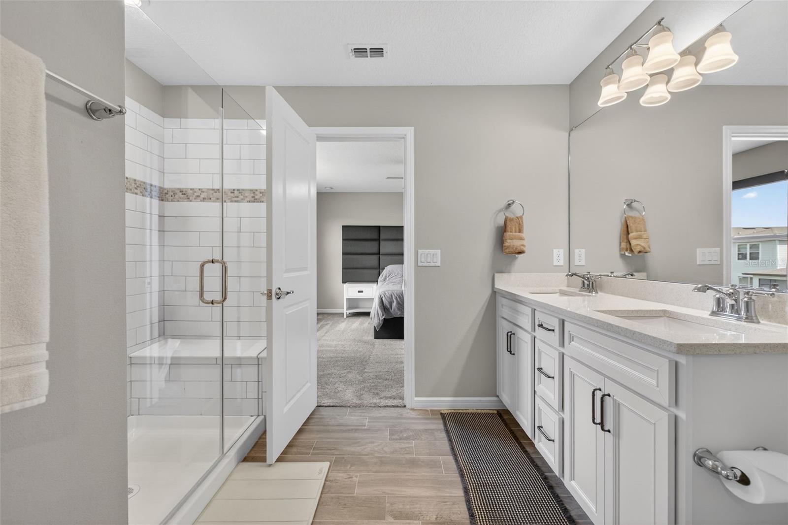 Listing photo id 41 for 18132 Ramble On Way