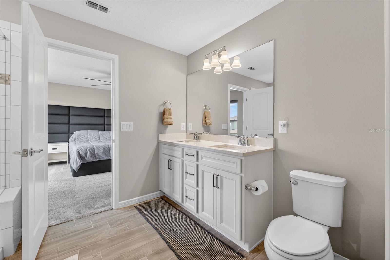 Listing photo id 42 for 18132 Ramble On Way