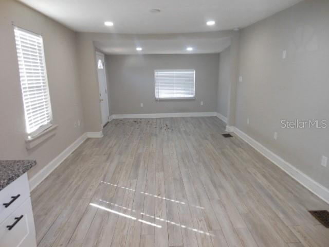 Image 22 of 33 For 8421 Orangeview Avenue