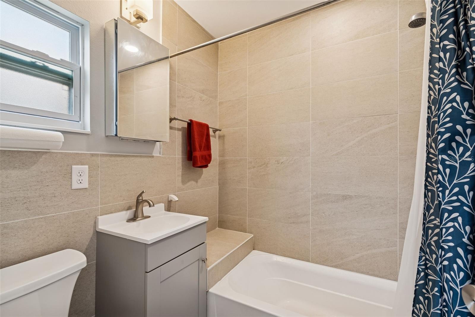 Image 28 of 71 For 2517 3rd Avenue N