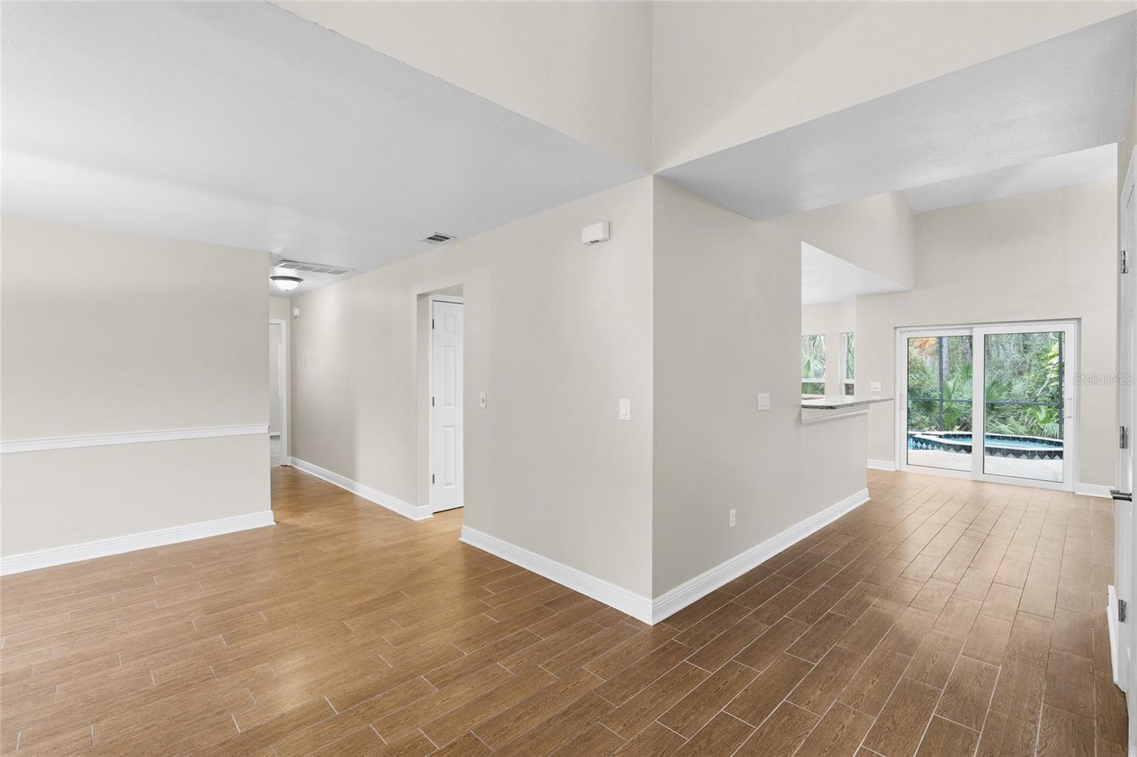 Listing photo id 11 for 16105 Cambria Court