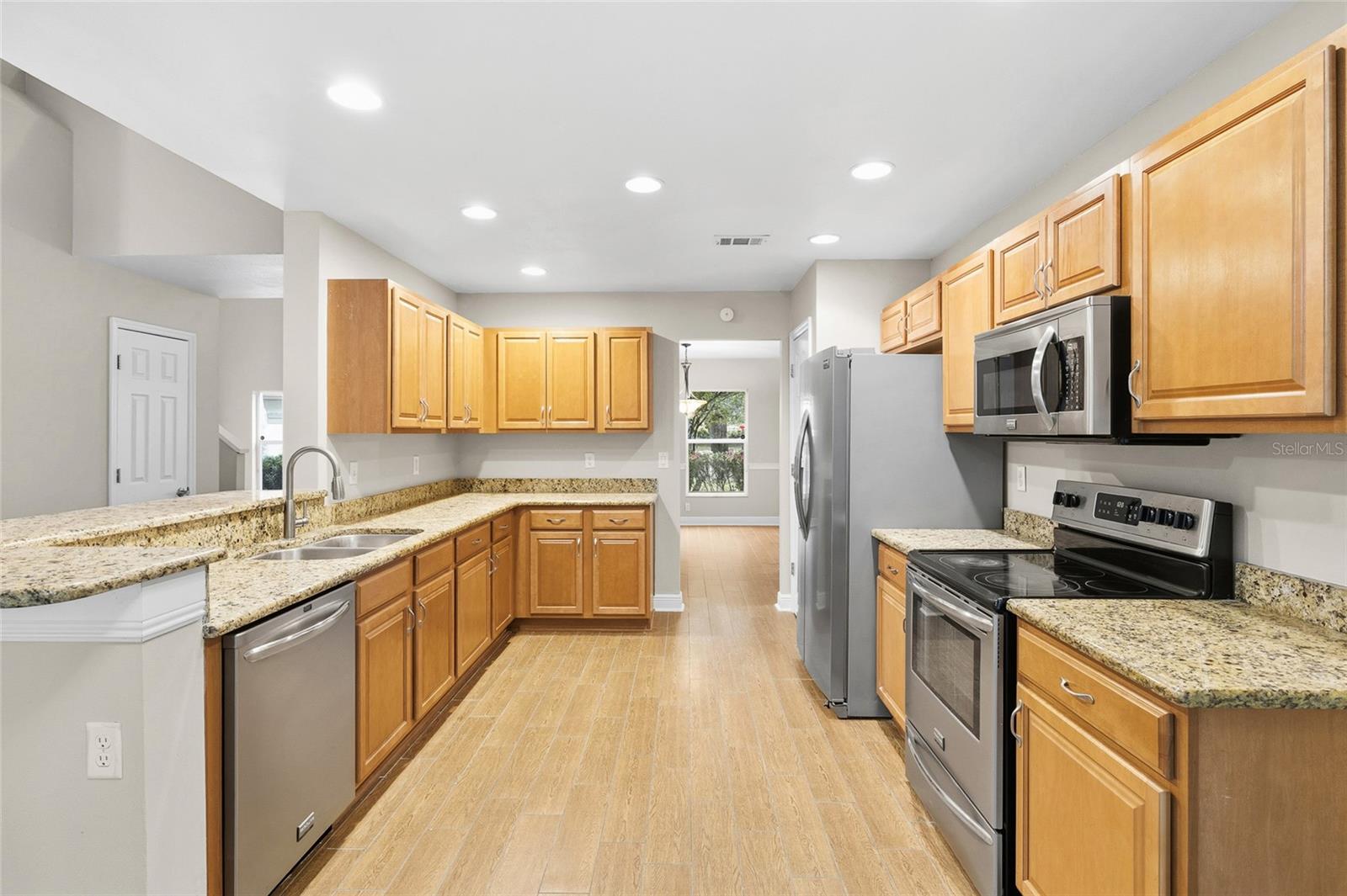 Listing photo id 20 for 16105 Cambria Court