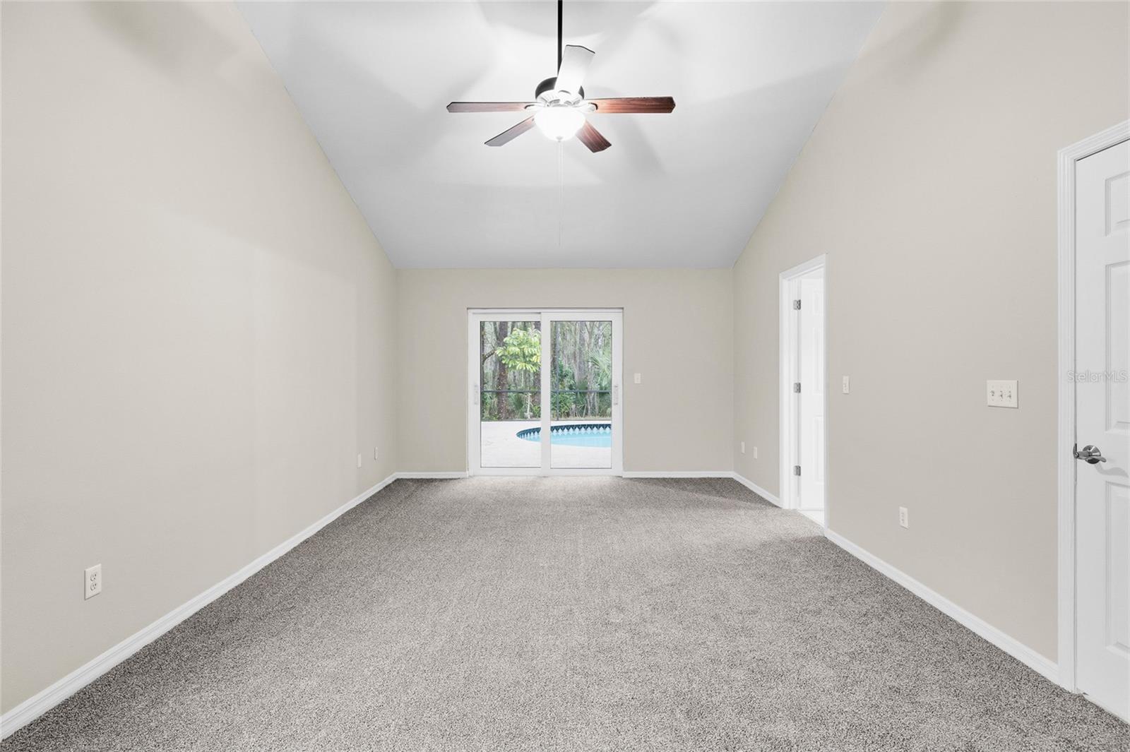 Listing photo id 25 for 16105 Cambria Court