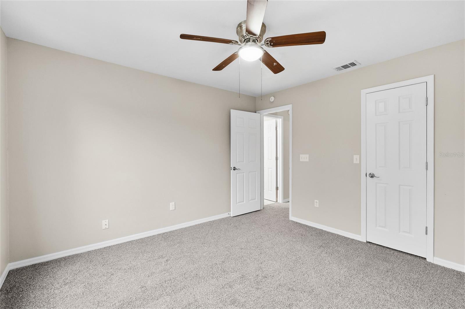 Listing photo id 36 for 16105 Cambria Court