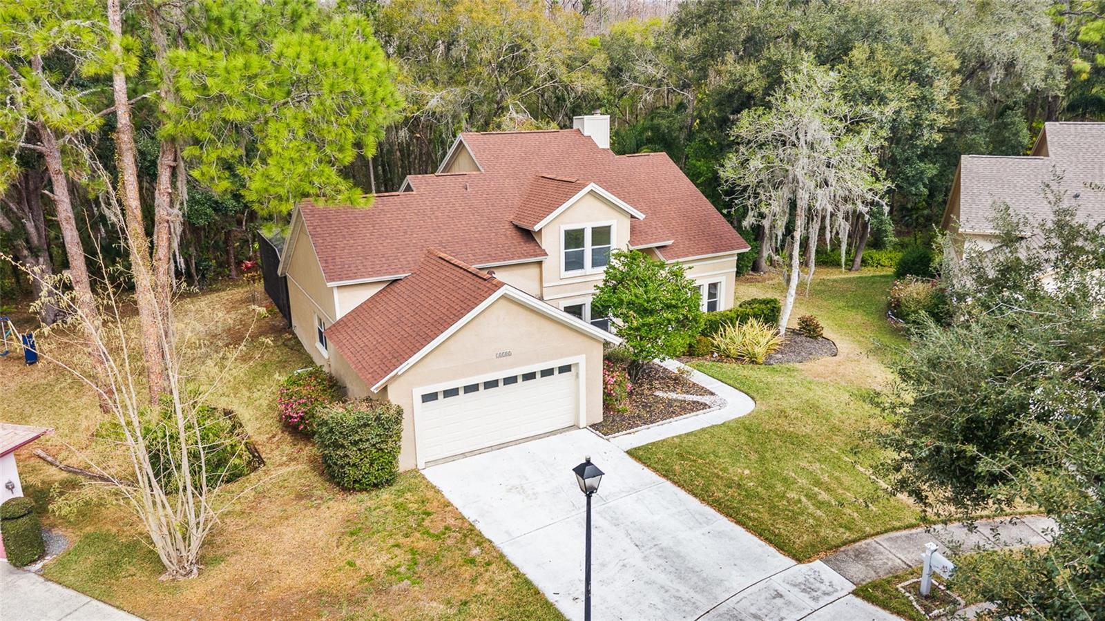 Listing photo id 2 for 16105 Cambria Court