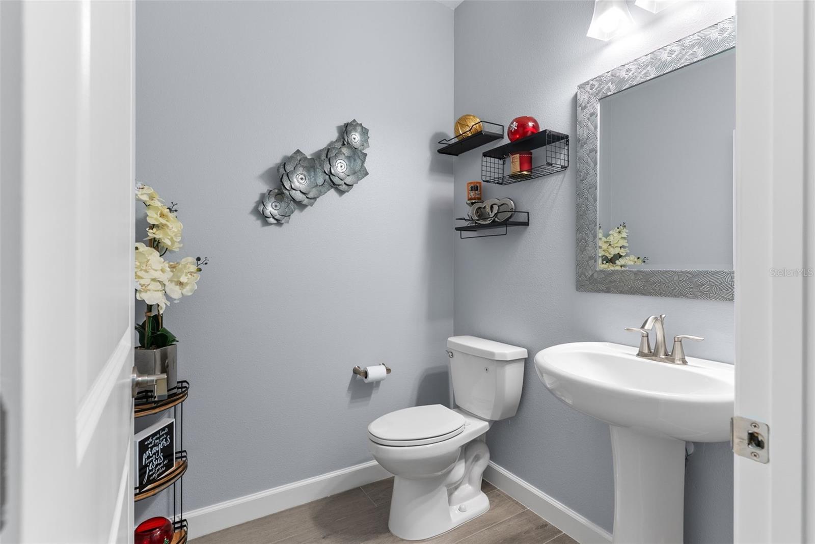 Image 18 of 45 For 17335 Holly Well Avenue