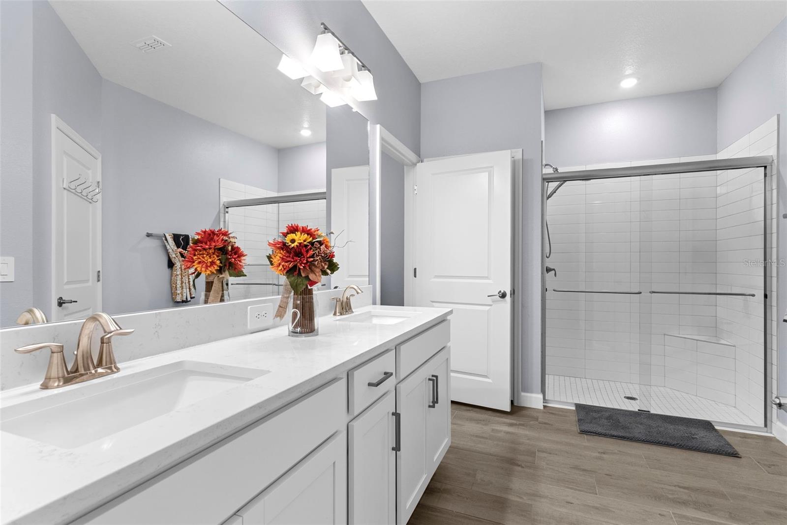 Image 23 of 45 For 17335 Holly Well Avenue