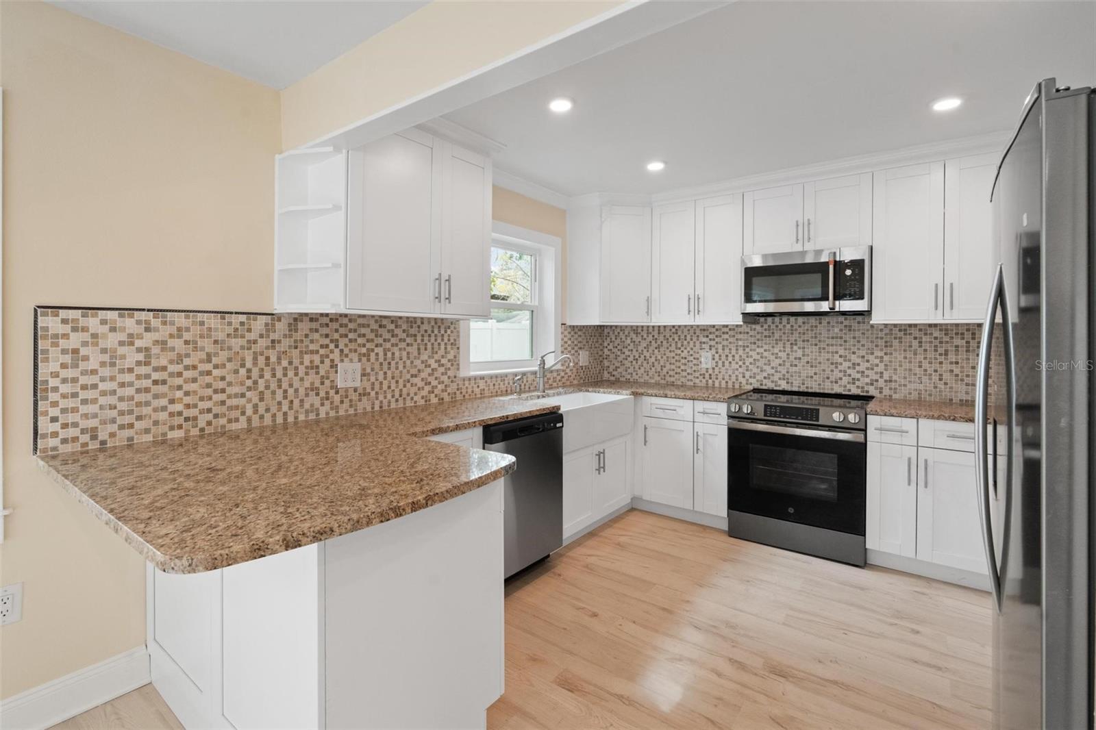 Listing photo id 13 for 1331 Viewtop Drive