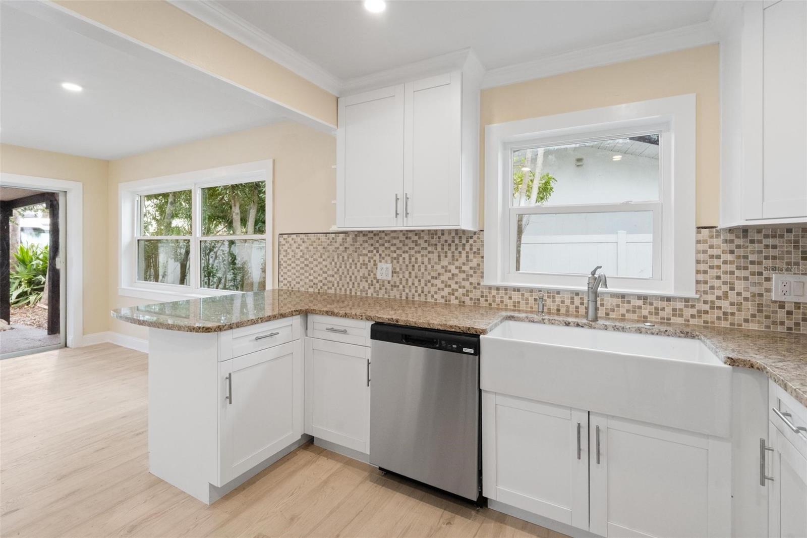 Listing photo id 14 for 1331 Viewtop Drive